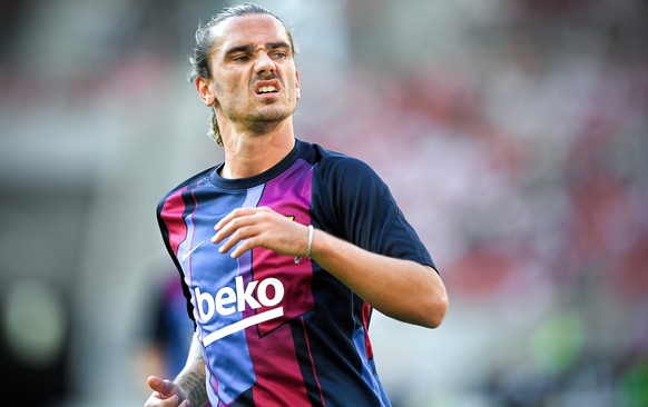 epa09383162 Barcelona&#039;s Antoine Griezmann warms up for the pre-season friendly test soccer match between VfB Stuttgart and FC Barcelona in Stuttgart, Germany, 31 July 2021. EPA/SASCHA STEINBACH