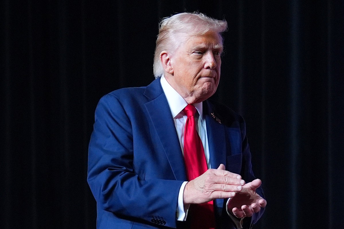 President Donald Trump walking off stage after speaking to a gathering of top U.S. military commanders at Marine Corps Base Quantico, Tuesday, Sept. 30, 2025, in Quantico, Va. (AP Photo/Evan Vucci)
Do ...