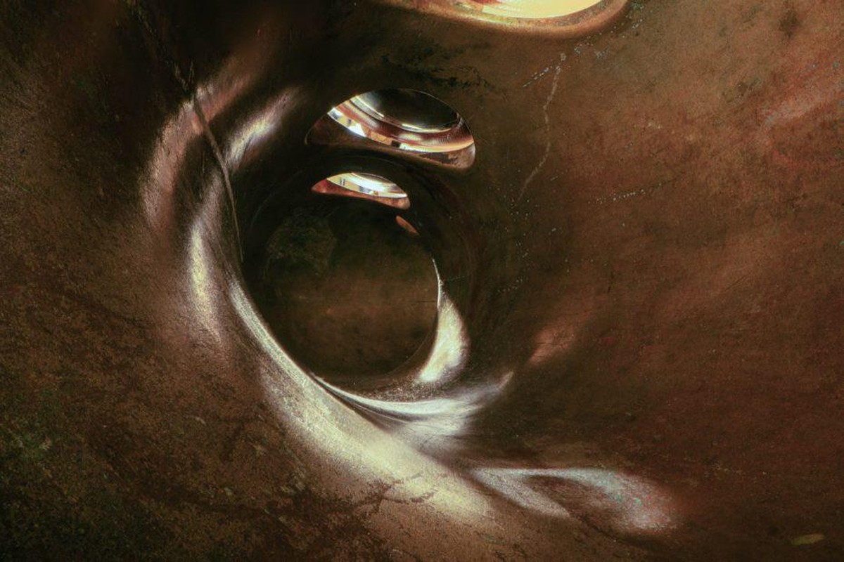 Charles Brooks Fotograf Architecture in Music explores the spaces inside some of the world's finest musical instruments. Photographed using exotic probe lenses and specialist processing technique ...