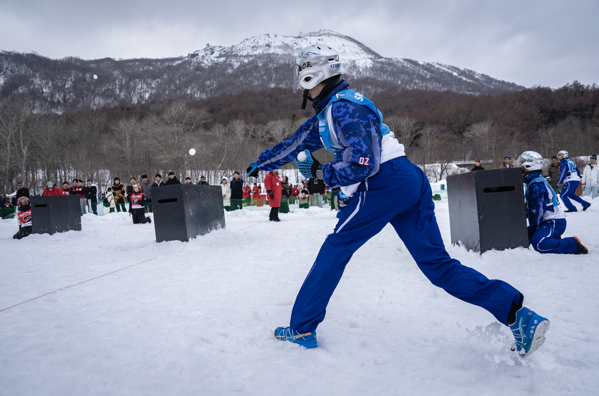 Le yukigassen est le sport roi à Sobetsu, sur l'île de Hokkaido, au Japon.