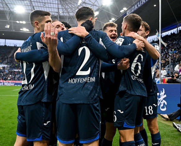 GER, 1.FBL, TSG Hoffenheim vs SC Freiburg / 14.02.2026, PreZero Arena, Sinsheim, GER, 1.FBL, TSG Hoffenheim vs SC Freiburg , im Bild Die Hoffenheimer Mannschaft jubelt �ber ein Tor. DFL regulations pr ...