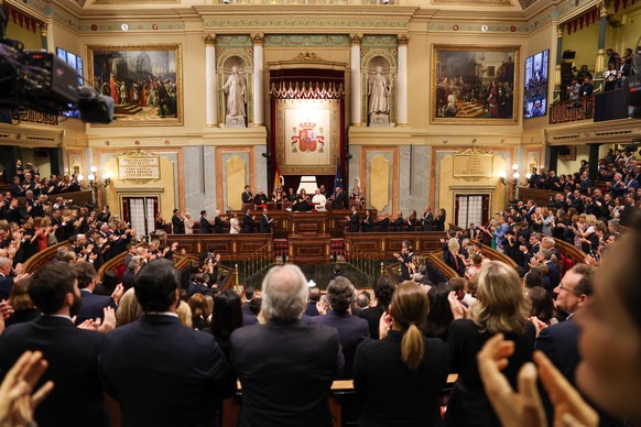 epa13024316 Pope Leo XIV is applauded at the end of his speech at the Spanish Parliament in Madrid, Spain, 08 June, 2026. Pope Leo XIV is on an official six-day visit to Spain from 06 to 12 June 2026, ...