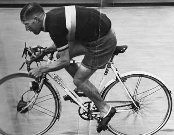 Tommys Rad von Raleigh hatte vier Gänge und wog ungefähr 15 Kilogramm.