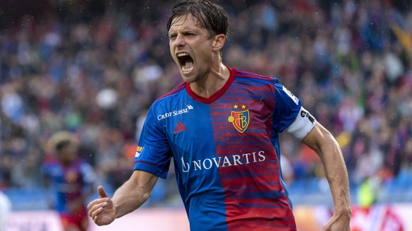 Basels Valentin Stocker freut sich nach seinem 1:0, im Fussball Meisterschaftsspiel der Super League zwischen dem FC Basel 1893 und dem FC Luzern im Stadion St. Jakob-Park in Basel, am Sonntag, 3. Okt ...