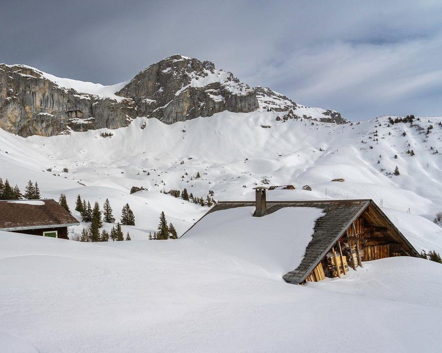 Rauszeit Schneeschuhtouren auf Gipfel mit Bergbahn: Ruogig