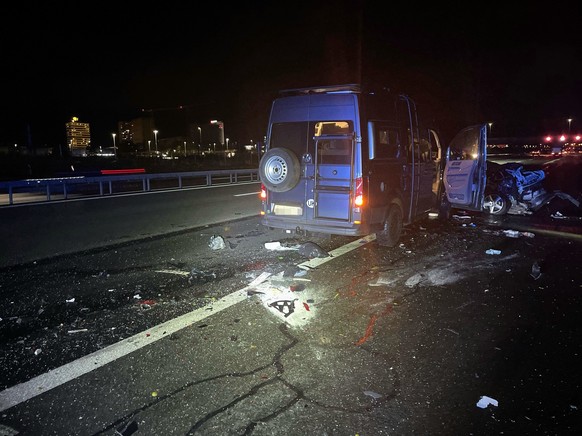 Mit einem leeren Tank ist eine 44-jährige Autolenkerin am 9. November 2023 auf der Autobahn A1 bei Spreitenbach AG auf dem rechten Fahrstreifen stehen geblieben.