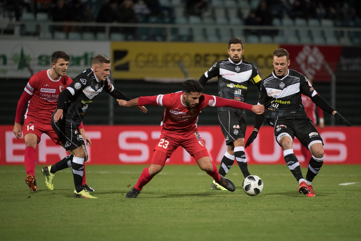 From left, Sion's player Anto Grgic, Lugano's player Mattia Bottani, Sion's player Eray Cuemart, Lugano's player Jonathan Sabbatini and Lugano's player Alexander Gerndt, durin ...