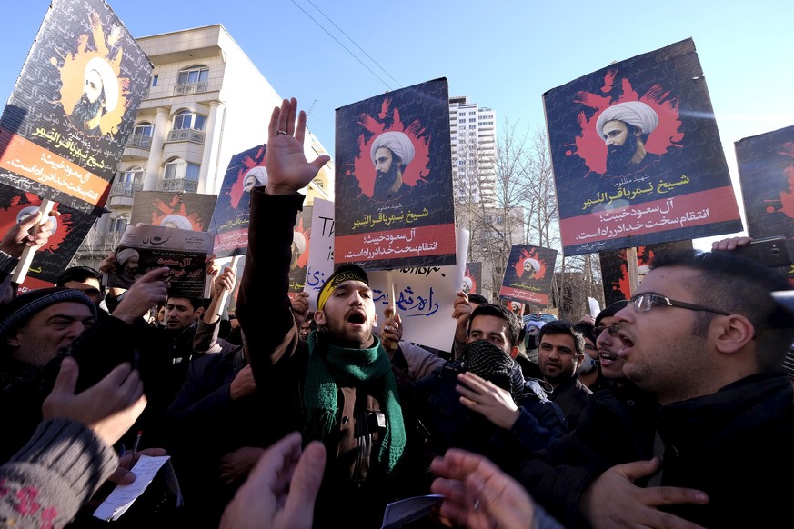 Iranische Demonstranten vor der saudi-arabischen Botschaft in Teheran.