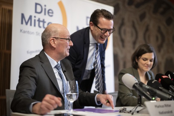 Nationalrat Markus Ritter, Staenderat Benedikt Wuerth und Parteipraesidentin Franziska Steiner-Kaufmann, von links, an einer Medienorientierung der Mitte des Kantons St. Gallen zur Kandidatur von Mark ...