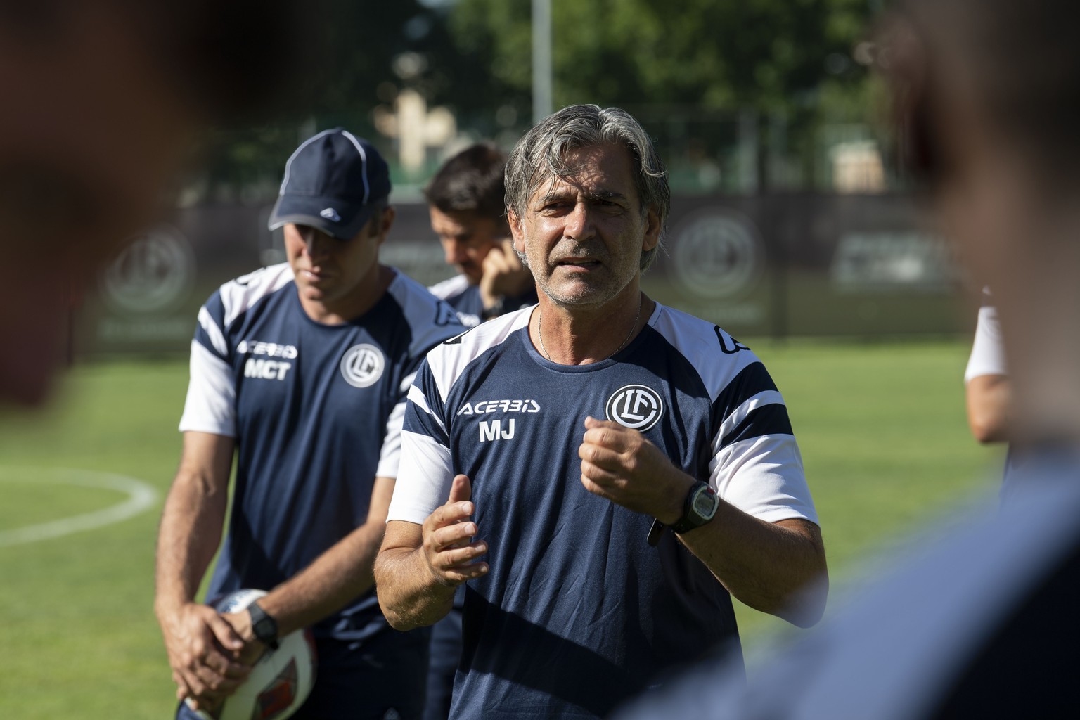 Trainer Maurizio Jacobacci, Mitte, unterweist die Spieler des FC Lugano beim Training fuer die Super League Saison 2020/21 am Dienstag, 18. August 2020 in Lugano. (KEYSTONE/Ti-Press/Davide Agosta)