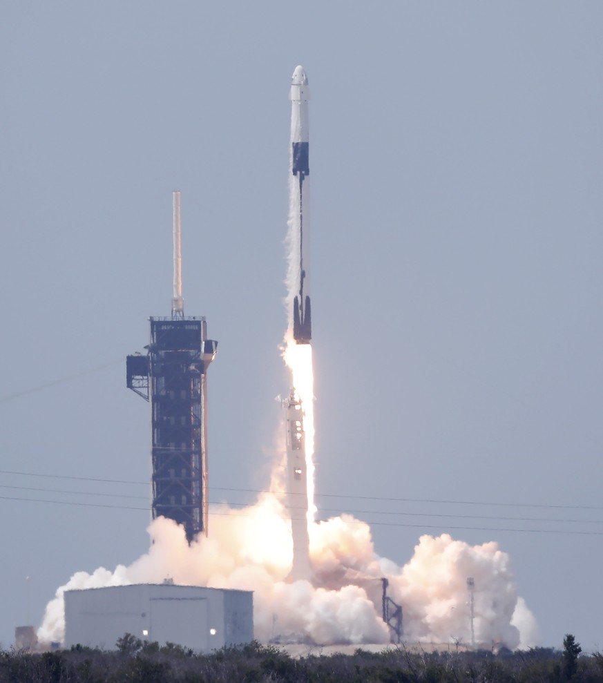 epa08454766 The manned SpaceX Falcon 9 Crew Dragon Demo-2 mission lifts off from Launch Complex 39A at the Kennedy Space Center, Florida, USA, 30 May 2020. NASA astronauts Robert Behnken and Douglas H ...