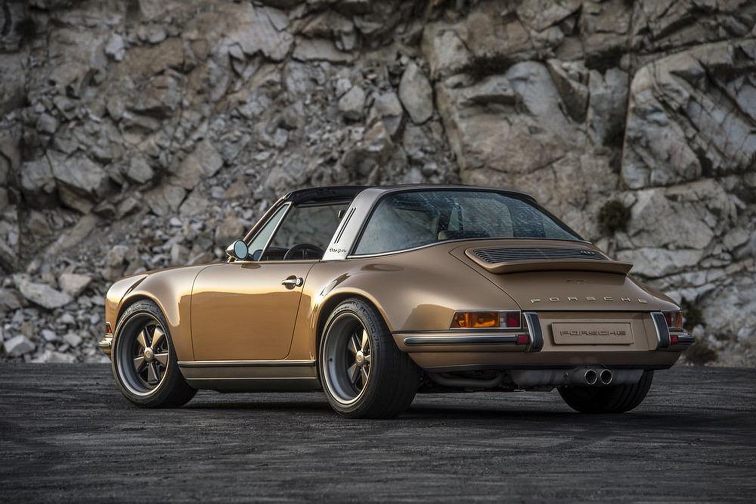 singer porsche restomod auto retro oldtimer 911 http://singervehicledesign.com/works/