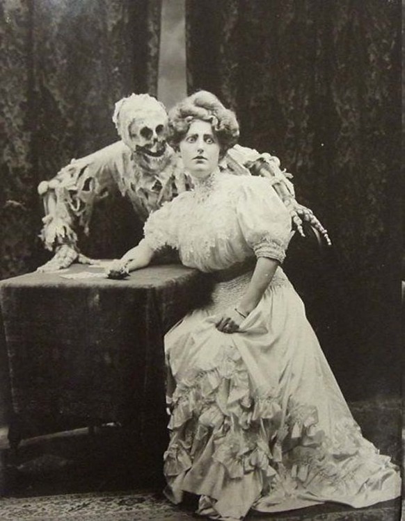 https://imgur.com/gallery/nEQyZrA A picture from the Ballad of “Death and the Lady,&quot; Vaudeville in England in 1906.