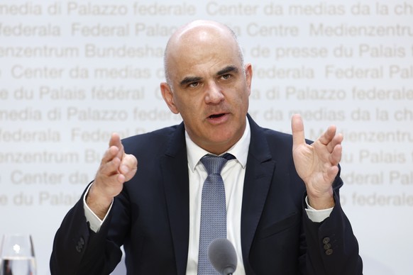 Bundespraesident Alain Berset spricht waehrend einer Medienkonferenz des Bundesrates ueber die Ziele und Massnahmen in der Behindertenpolitik 2023-2026, am Freitag, 10. Maerz 2023 in Bern. (KEYSTONE/P ...