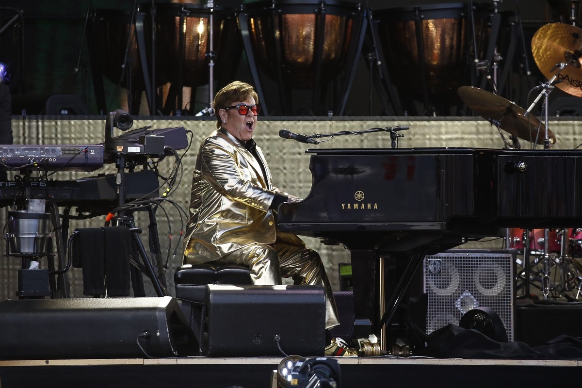 Elton John a célébré 52 ans d'une grande carrière qui s'achèvera cet été.