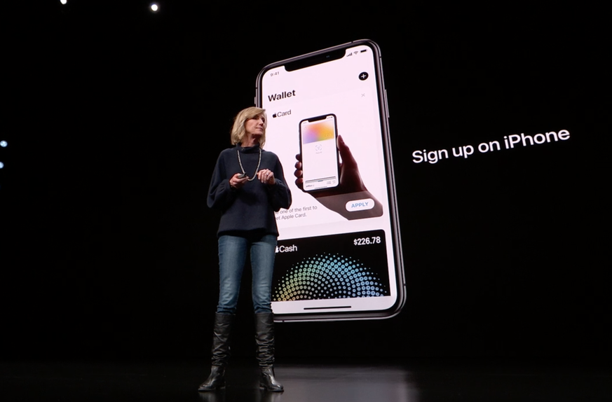 Jennifer Bailey, die Apple-Pay-Vizepräsidentin, stellt den Service vor.