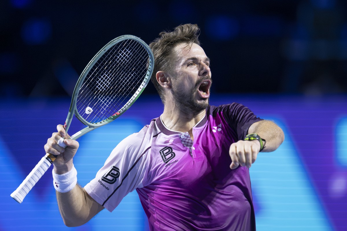 KEYPIX - Switzerland's Stan Wawrinka cheers after winning his first round match against Serbia's Miomir Kecmanovic the Swiss Indoors tennis tournament at the St. Jakobshalle in Basel, Switze ...