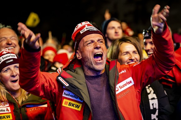 Alejo Hervas, fitness coach for the Swiss-Ski Federation celebrates during the medals ceremony of the men&#039;s Downhill race at the 2025 FIS Alpine World Ski Championships, in Saalbach-Hinterglemm,  ...