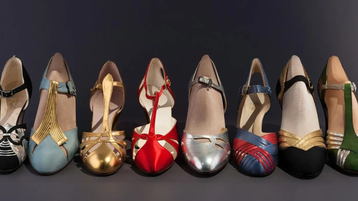 Schweizer Absatzschuhe für den amerikanischen Absatzmarkt: Glänzende Modellauswahl von Bally aus den 1930er-Jahren.
https://www.emuseum.ch/exhibitions/1855/bally?ctx=a6c29a42df2b159c94424da56360fd5e56 ...