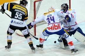 Chaos in der Kloten-Defensive: Die Flyers haben neun Punkte Rückstand auf den Strich.