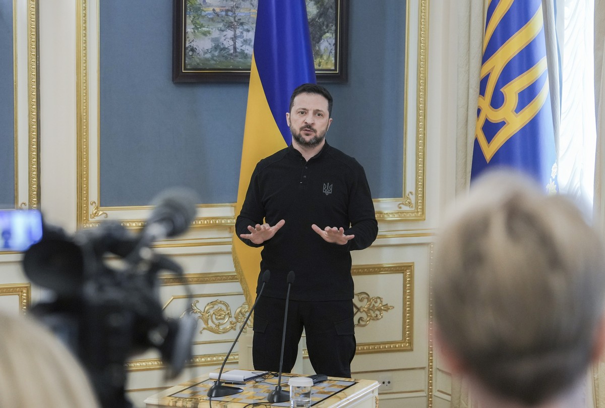 epa11995425 Ukrainian President Volodymyr Zelensky addresses a press conference in Kyiv, Ukraine, 28 March 2025. Zelensky informed journalists about the key topics of the 'Coalition of the Willin ...