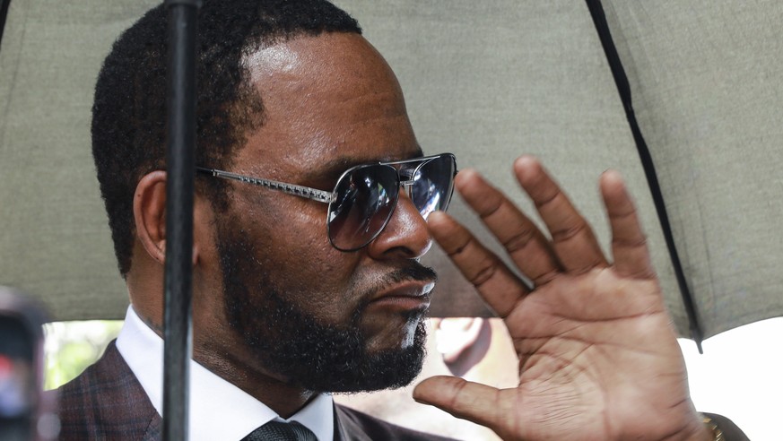 Musician R. Kelly departs from the Leighton Criminal Court building after a status hearing in his criminal sexual abuse trial Wednesday, June 26, 2019 in Chicago. (AP Photo/Amr Alfiky)
