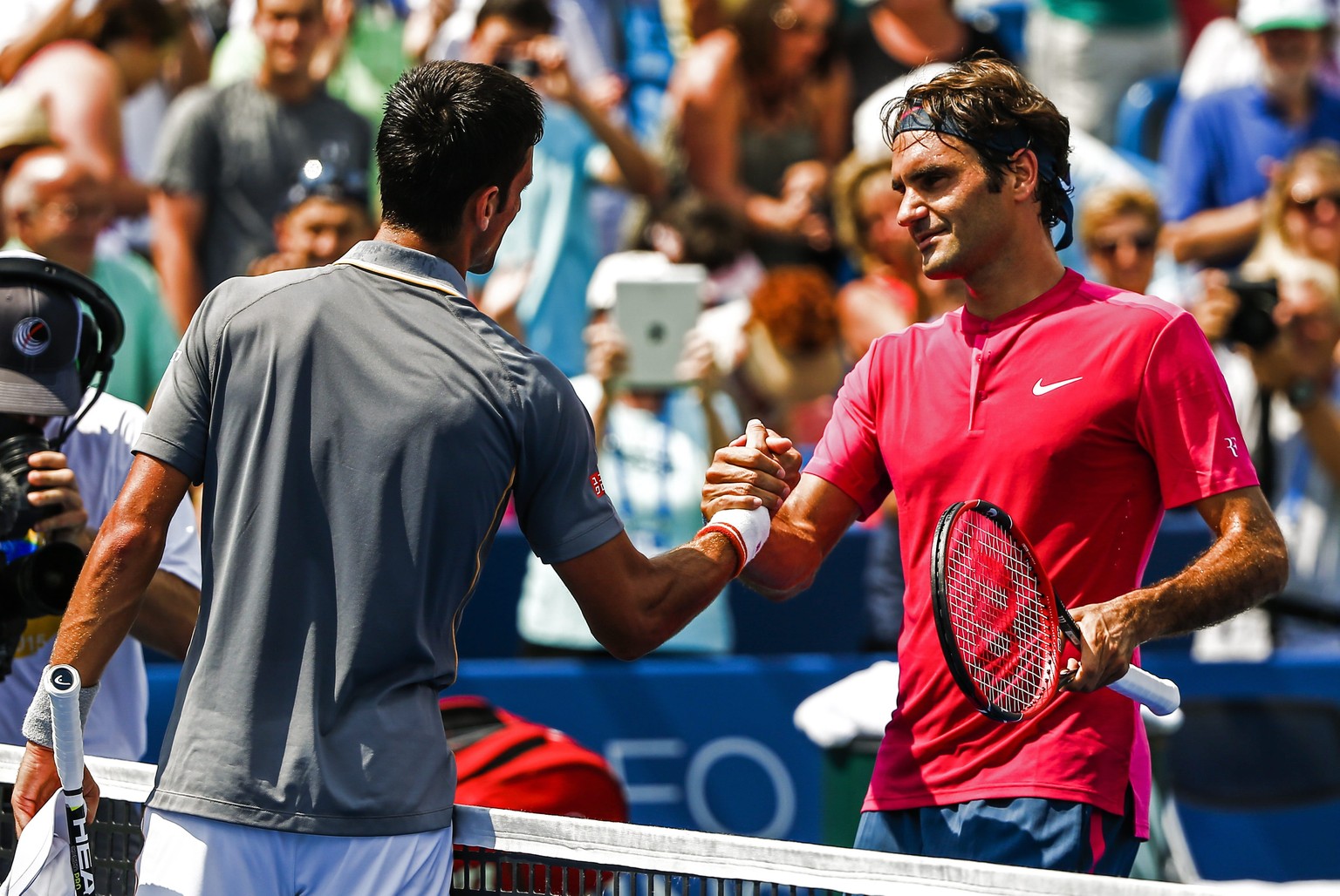 Roger Federer muss Novak Djokovic mehr zum Sieg gratulieren, als ihm lieb sein kann.