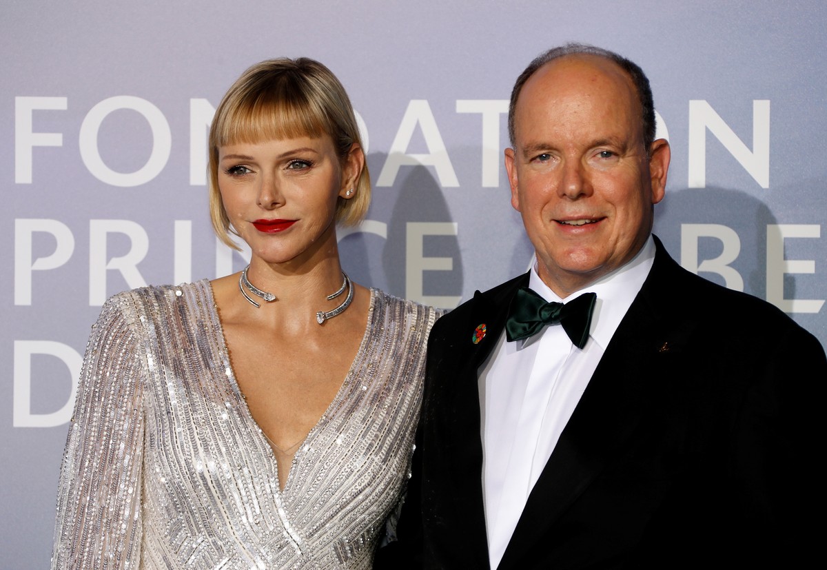 epa08694394 Prince Albert II of Monaco and Princess Charlene of Monaco pose on the red carpet ahead of the 2020 Monte-Carlo Gala for Planetary Health in Monaco, 24 September 2020. EPA/ERIC GAILLARD /  ...