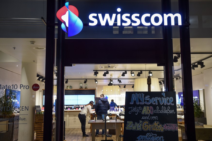 ARCHIVBILD ZUR BILANZ VON SWISSCOM IM DRITTEN QUARTAL 2020, AM DONNERSTAG, 29. OKTOBER 2020 - Swisscom Shop von aussen, fotografiert am Freitag, 19. Januar 2018, in Zuerich Oerlikon. Die Swisscom kaem ...