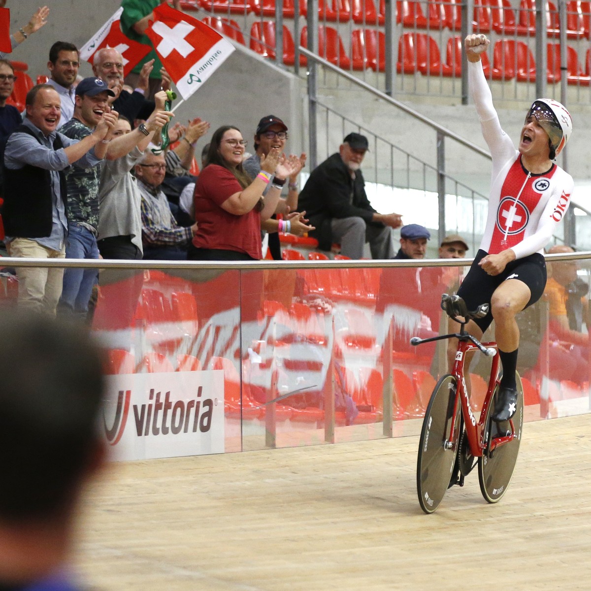 Switzerland's Claudio Imhof celebrates after winning the bronze medal in the men's individual pursuit finals during the UEC track cycling elite european championships at the Velodrome Suisse ...