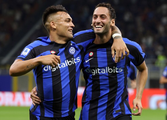 epa10131029 Inter Milan���s Hakan Calhanoglu (R) jubilates with his teammate Lautaro Martinez after scoring during the Italian serie A soccer match between FC Inter and Spezia at Giuseppe Meazza stadi ...