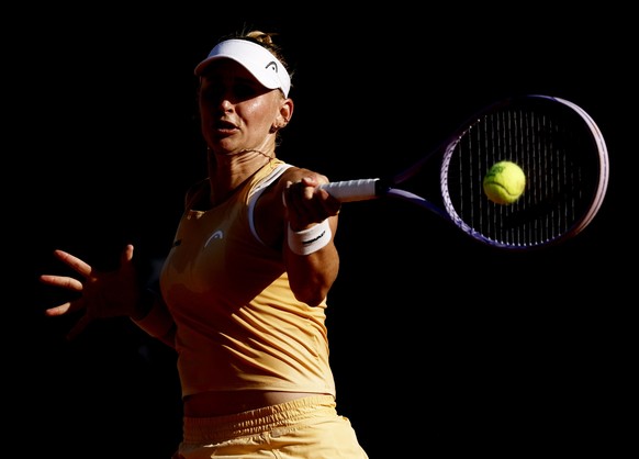epa12998364 Jil Teichmann of Switzerland in action during her Women's 2nd round match against Magdalena Frech of Poland at the French Open Grand Slam tennis tournament at Roland Garros in Paris,  ...