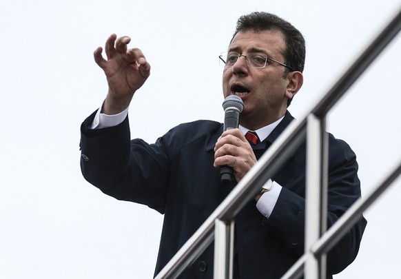 epa11244752 Istanbul incumbent mayor and main opposition Republican People&#039;s Party&#039;s (CHP) mayoral candidate Ekrem Imamoglu speaks to his supporters during a campaign rally for the upcoming  ...