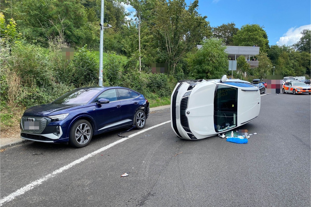 Auto rammt parkierten Wagen auf Rastplatz bei Hägendorf SO