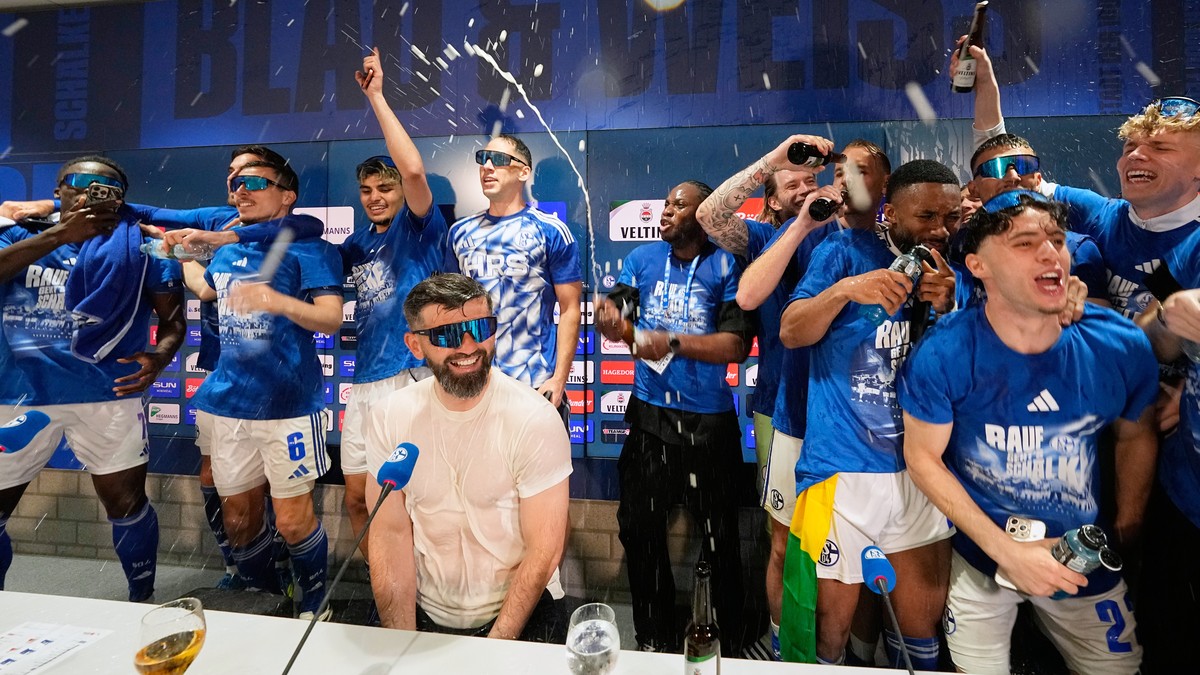 Schalke ist zurück in der Bundesliga – und die Party war legendär