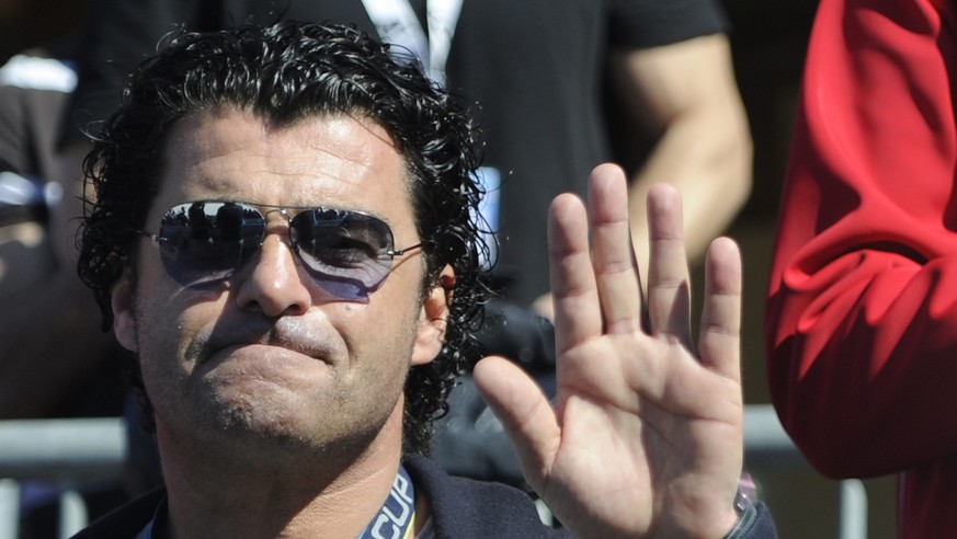 Former Italian ski racer Alberto Tomba reacts during the second run of the women's World Cup Slalom race at the Alpine Ski World Cup finals, in Schladming, Austria, Saturday, March 17, 2012. (KEY ...
