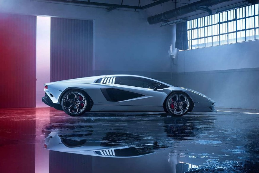 Lamborghini Countach LPI 800 2021 auto supercar
https://www.lamborghini.com/en-en/news/new-countach-lpi-800-4-future-is-our-legacy