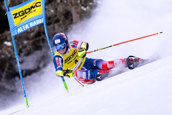 epa11035631 Filip Zubcic of Croatia in action during the Men&#039;s Giant Slalom race of the Alpine Skiing World Cup in Alta Badia, Italy, 18 December 2023. EPA/ANDREA SOLERO
