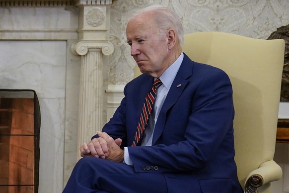 President Joe Biden looks to Dutch Prime Minister Mark Rutte as they meet in the Oval Office of the White House in Washington, Tuesday, Jan. 17, 2023. (AP Photo/Carolyn Kaster)
Joe Biden