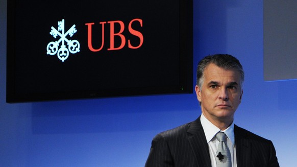 ARCHIV - ZU DEN QUARTALSZAHLEN DER UBS, AM FREITAG, 27. OKTOBER 2017, ERHALTEN SIE FOLGENDE ARCHIVBILDER ----- UBS CEO Sergio Ermotti arrives for a press conference announcing the bank&#039;s 2012 ful ...