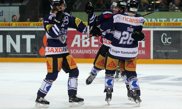 Torschütze Nolan Diem jubelt mit seinen Kollegen über den Treffer zum 2:0.