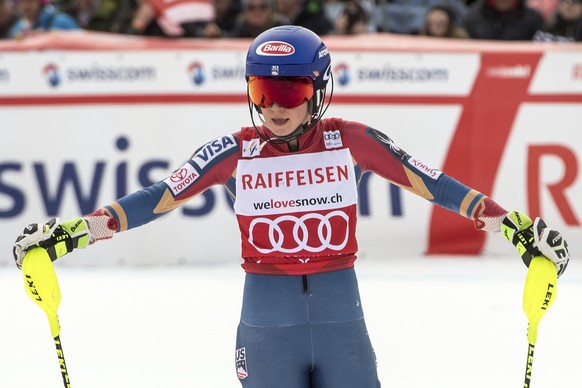 epa06480964 Mikaela Shiffrin of the United States reacts in the finish area during the second run of the Women&#039;s Slalom race at the FIS Alpine Skiing World Cup in Lenzerheide, Switzerland, 28 Jan ...