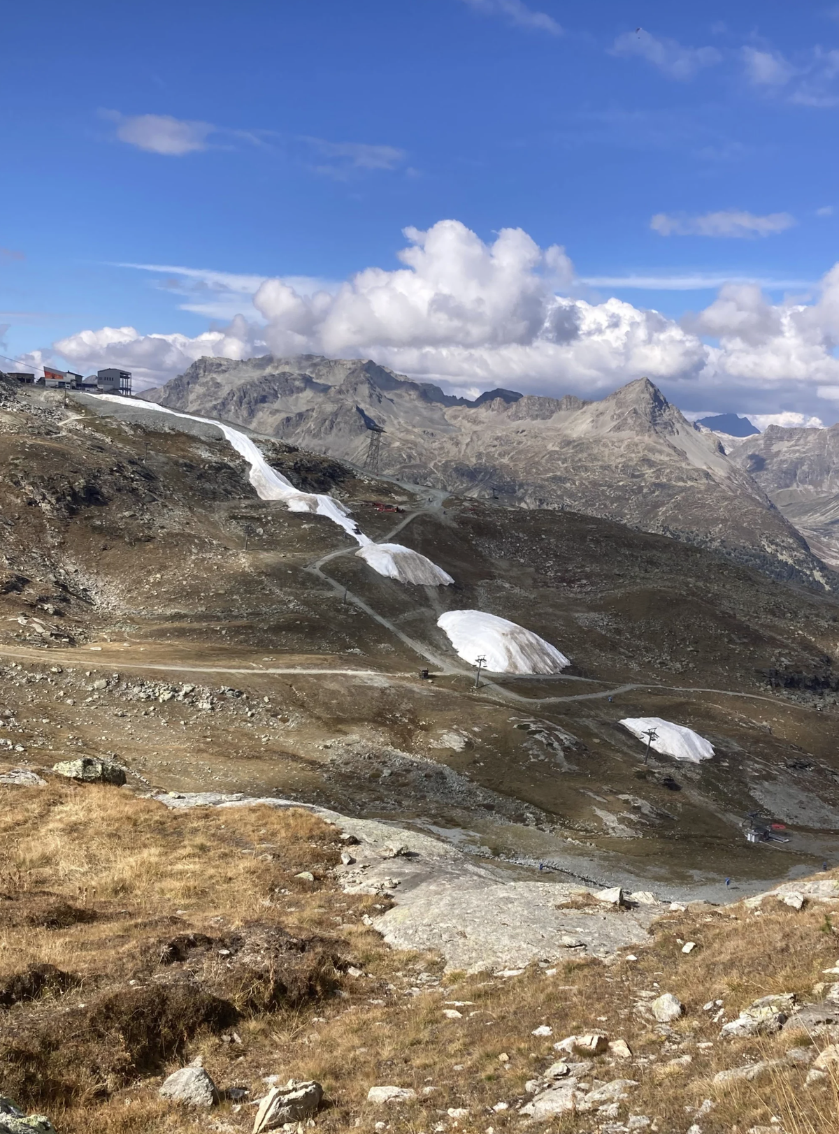 Aktuelle Schneedepots im September 2026 im Skigebiet Corvatsch.