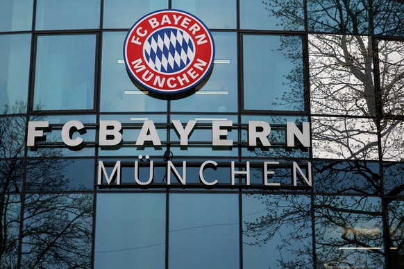 epa10545055 Logo of Bayern Munich at the training facility in Saebener Strasse in Munich, Germany, 27 March 2023. New head coach of Bayern Munich Thomas Tuchel supervises the squad training for the fi ...