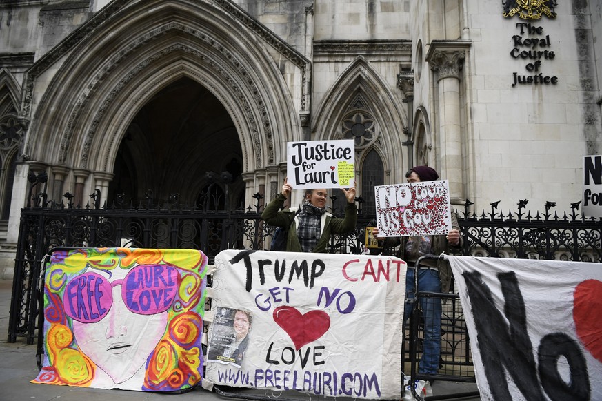 epa06497916 Supporters of alleged British computer hacker Lauri Love rally at the Royal Courts of Justice in the Strand, central London, Britain, 05 February 2018. Love is appealing the decision of hi ...