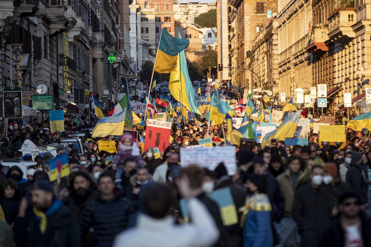epa09789668 People hold Ukrainian flags as they demonstrate against the war in Ukraine, in Rome, Italy, 27 February 2022. Russian troops entered Ukraine on 24 February prompting the country's pre ...