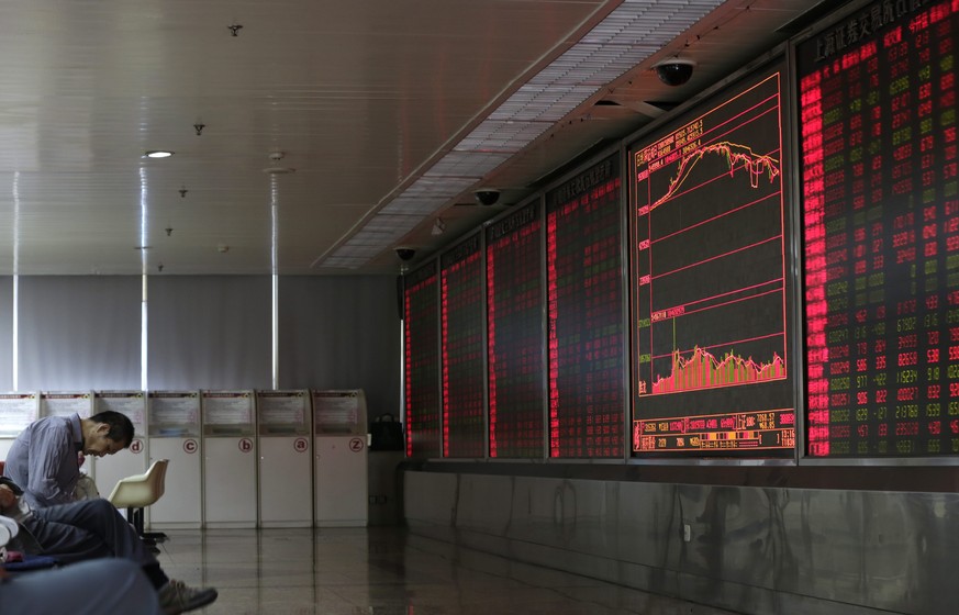 Screens mit den Aktienkursen an der Shanghaier Börse.