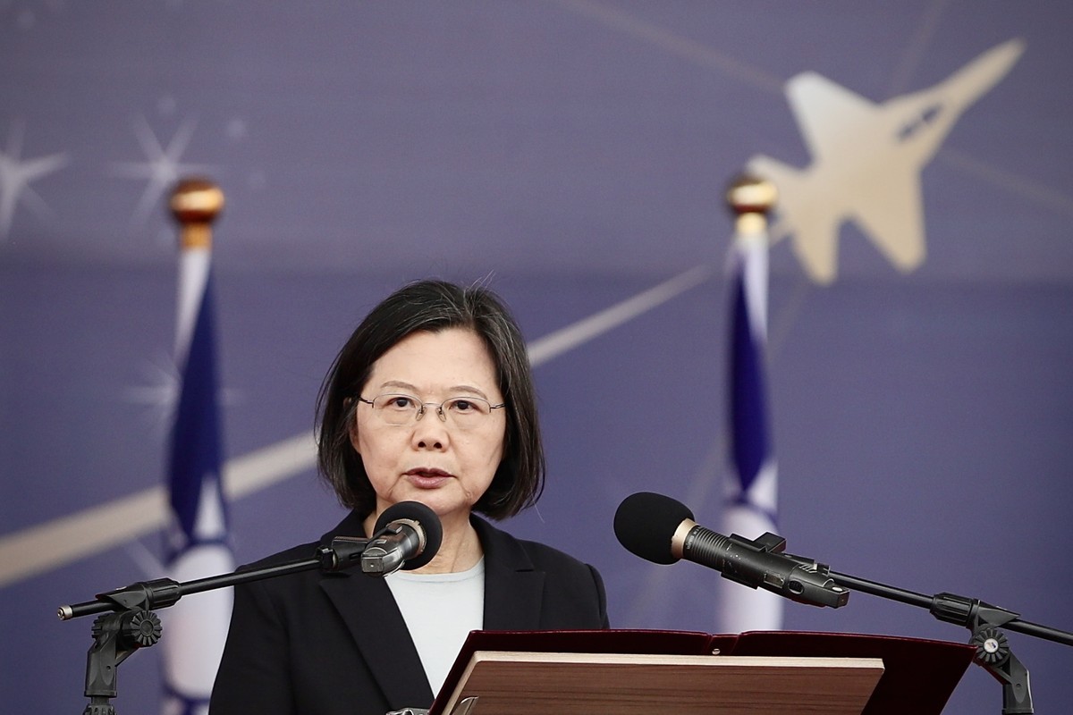 epa11005202 Taiwan President Tsai Ing-wen speaks during the Air Force Flight Training Command Formation Ceremony at an airbase in Kaohsiung, Taiwan, 01 December 2023. As part of the ongoing military t ...