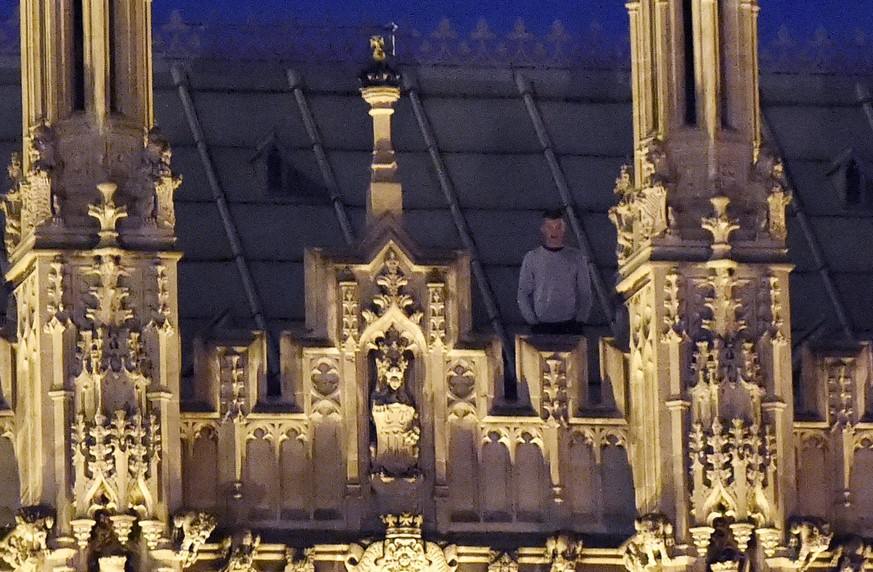 Ungefähr acht Stunden verbrachte dieser Mann auf dem Westminster-Palast.