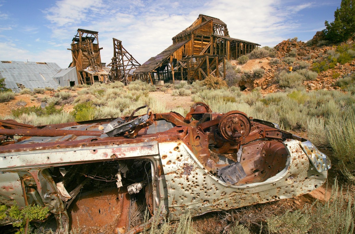 Chemung Mine California Ghost Mine and Mill

Photo Daniel Ter-Nedden https://www.ghosttowngallery.com/